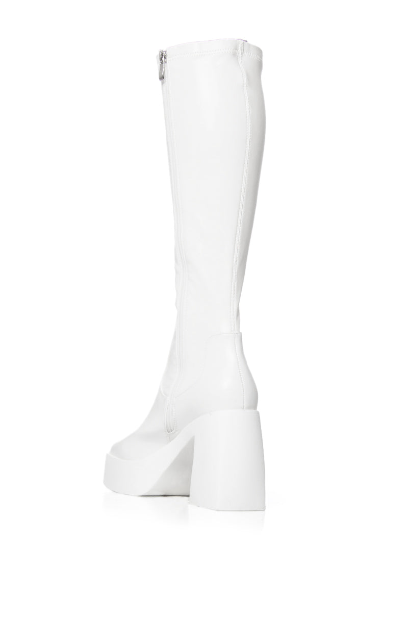 Detail View Azalea Wang Nashla White Chunky Boot