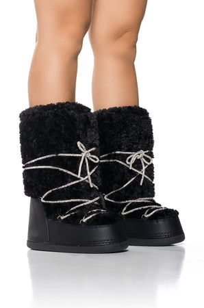 AZALEA WANG OLWEN BLACK FUZZY MOON BOOT WITH SPARKLE LACES – AKIRA