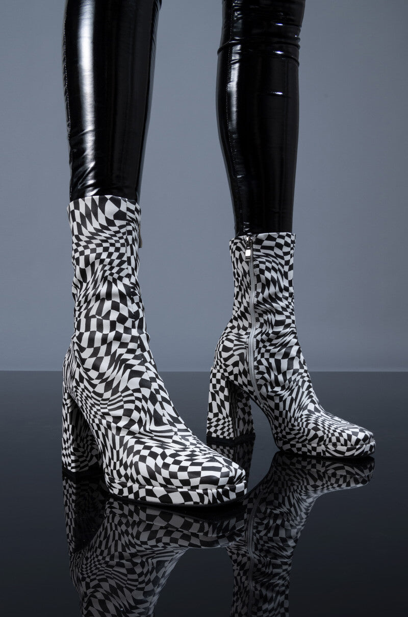 Front View Azalea Wang Stars Tonight Chunky Bootie In Black White
