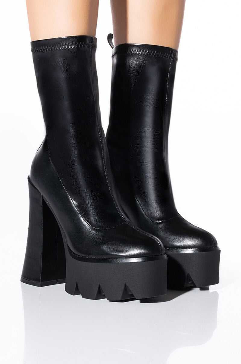 Front View Azalea Wang Tati Chunky Boot In Black