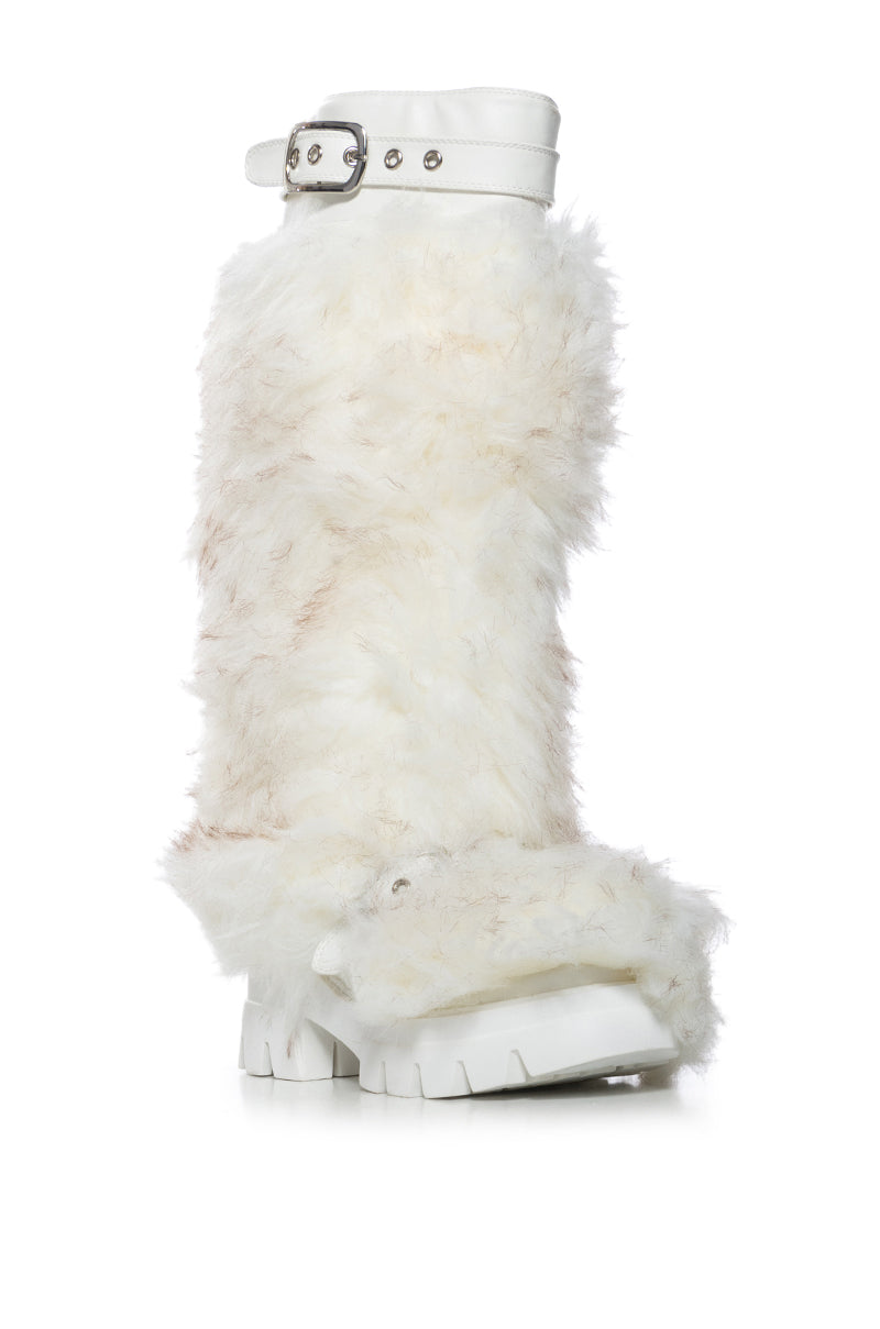 Back View Azalea Wang Tommie White Furry Boot