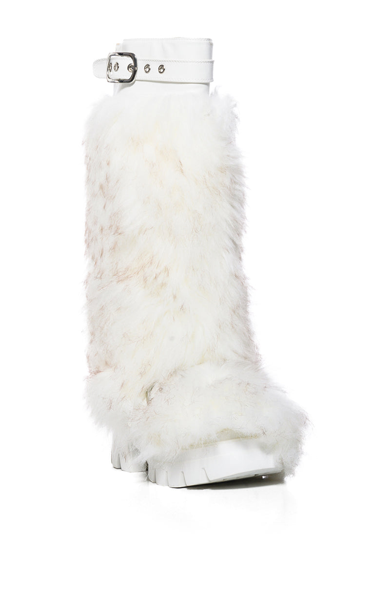 Back View Azalea Wang Tommie White Furry Boot