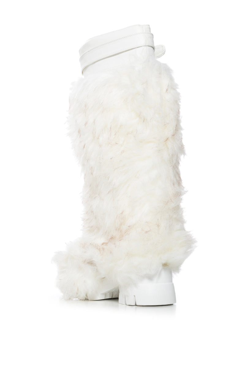 Detail View Azalea Wang Tommie White Furry Boot