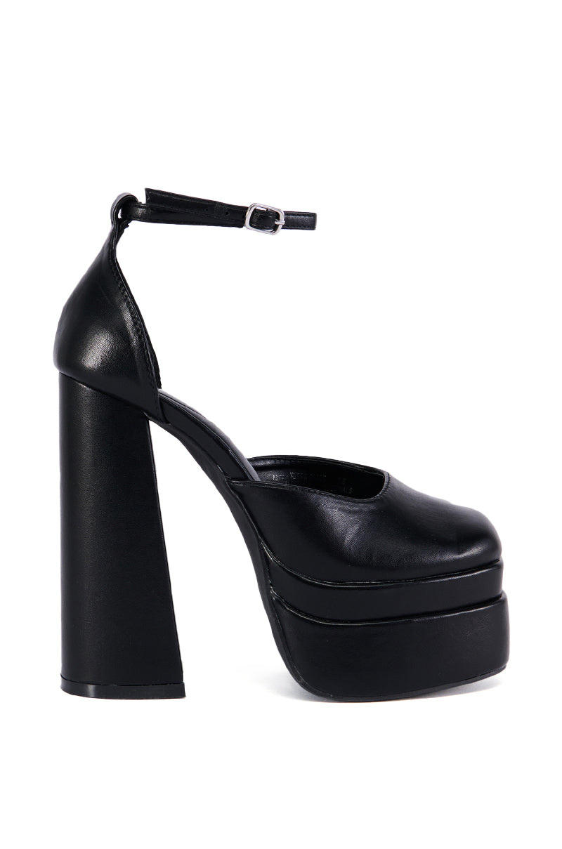 Side View Azalea Wang Yuffie Black Platform Pump