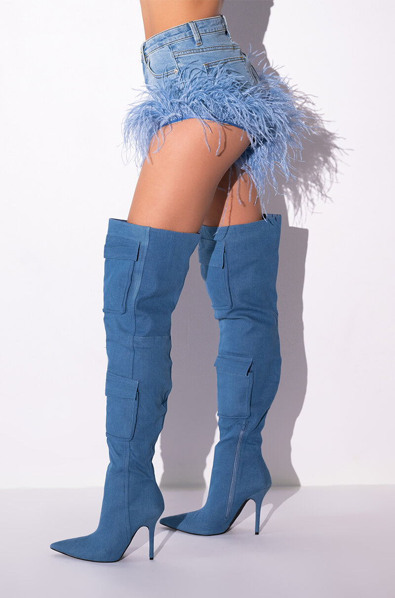 Extra View Big Energy Feather Jean Short