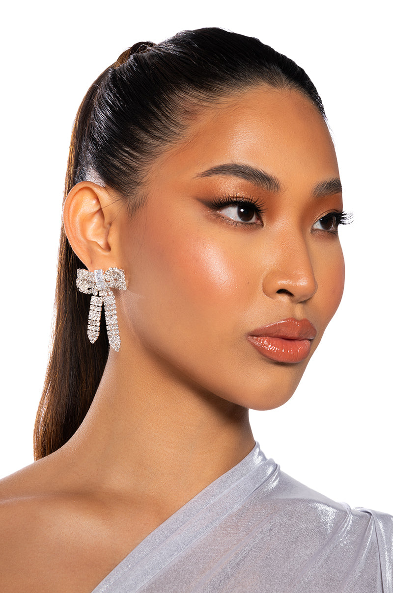 Front View Bow Me Earring In Silver 0