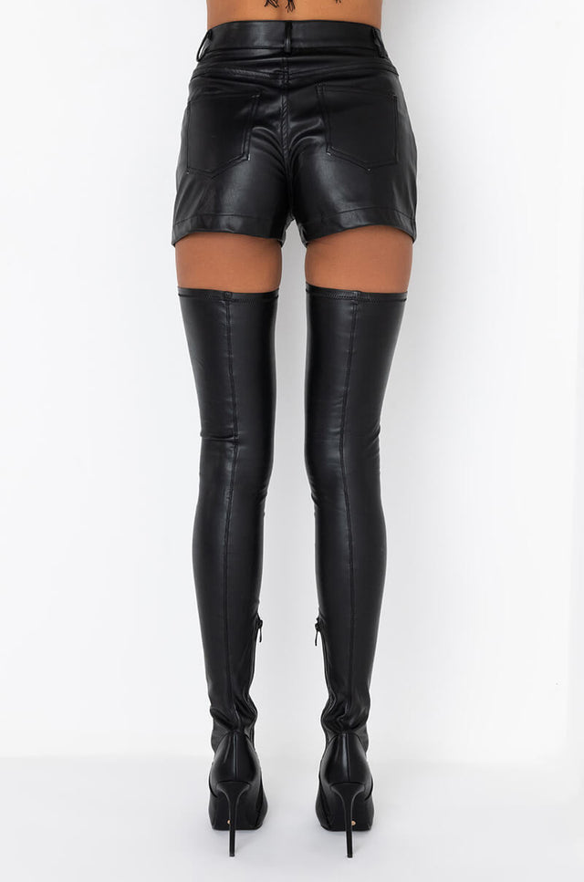 CALLIE FAUX LEATHER SHORT – AKIRA