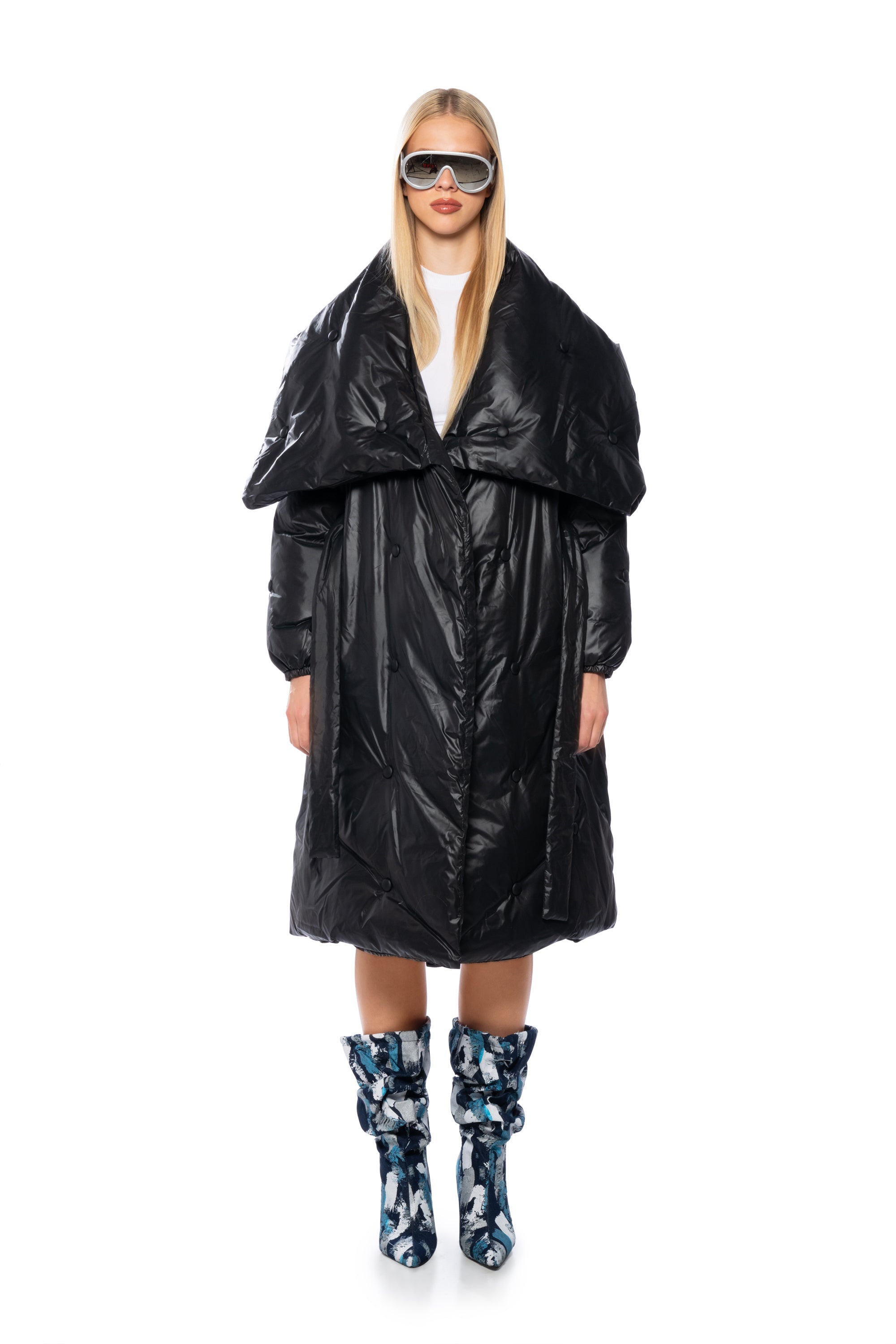 Extra View Camping Tufted Puffer Coat In Black