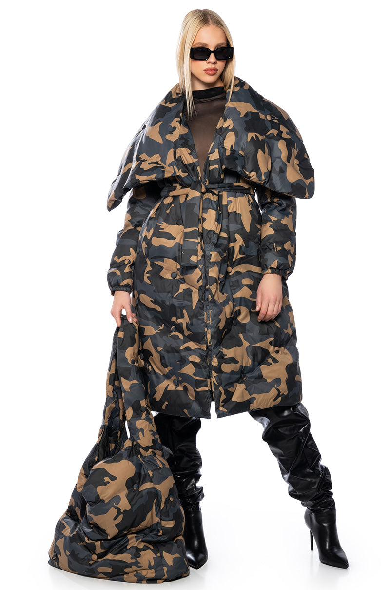 CAMPING TUFTED PUFFER COAT IN CAMO view 0