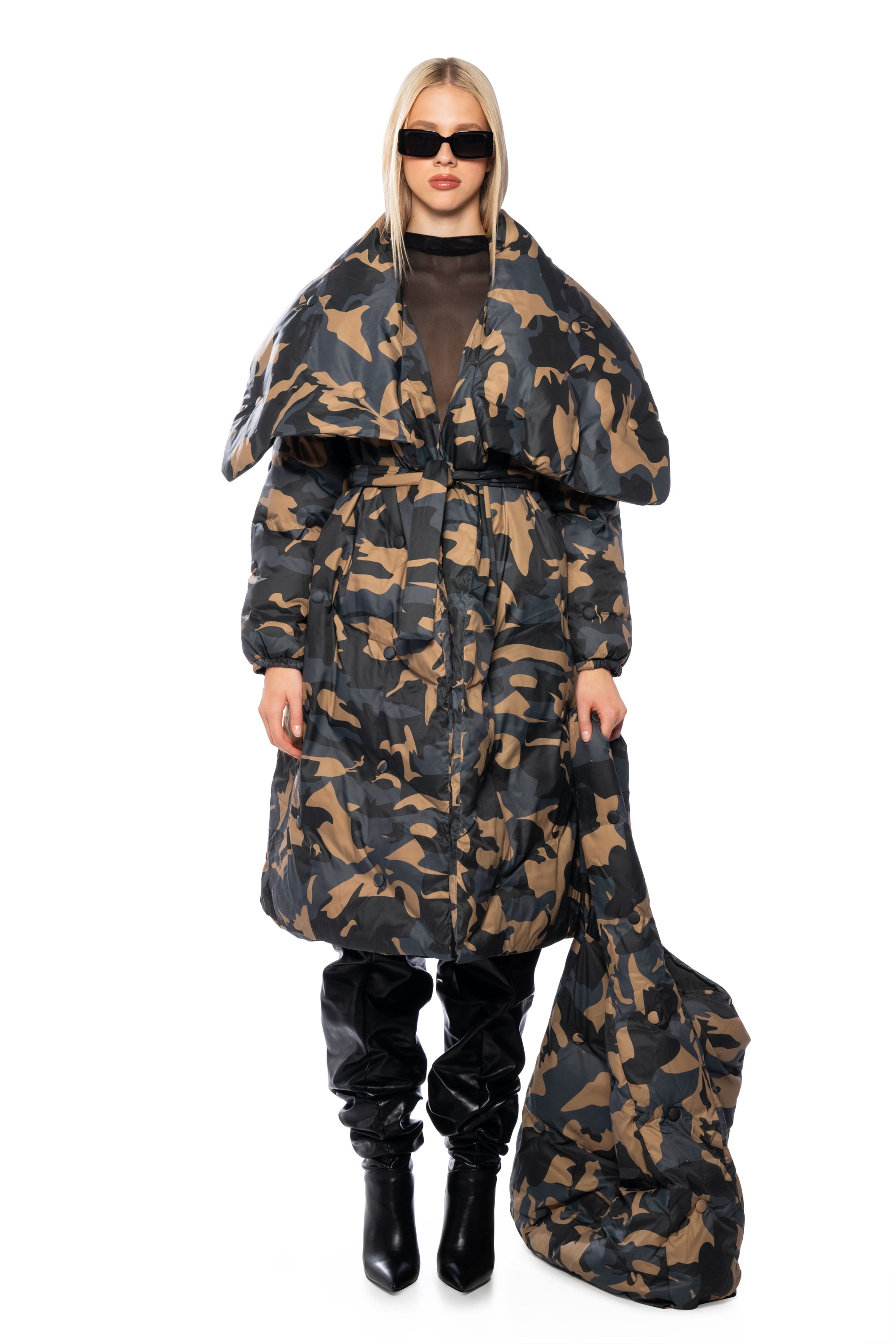 Extra View Camping Tufted Puffer Coat In Camo