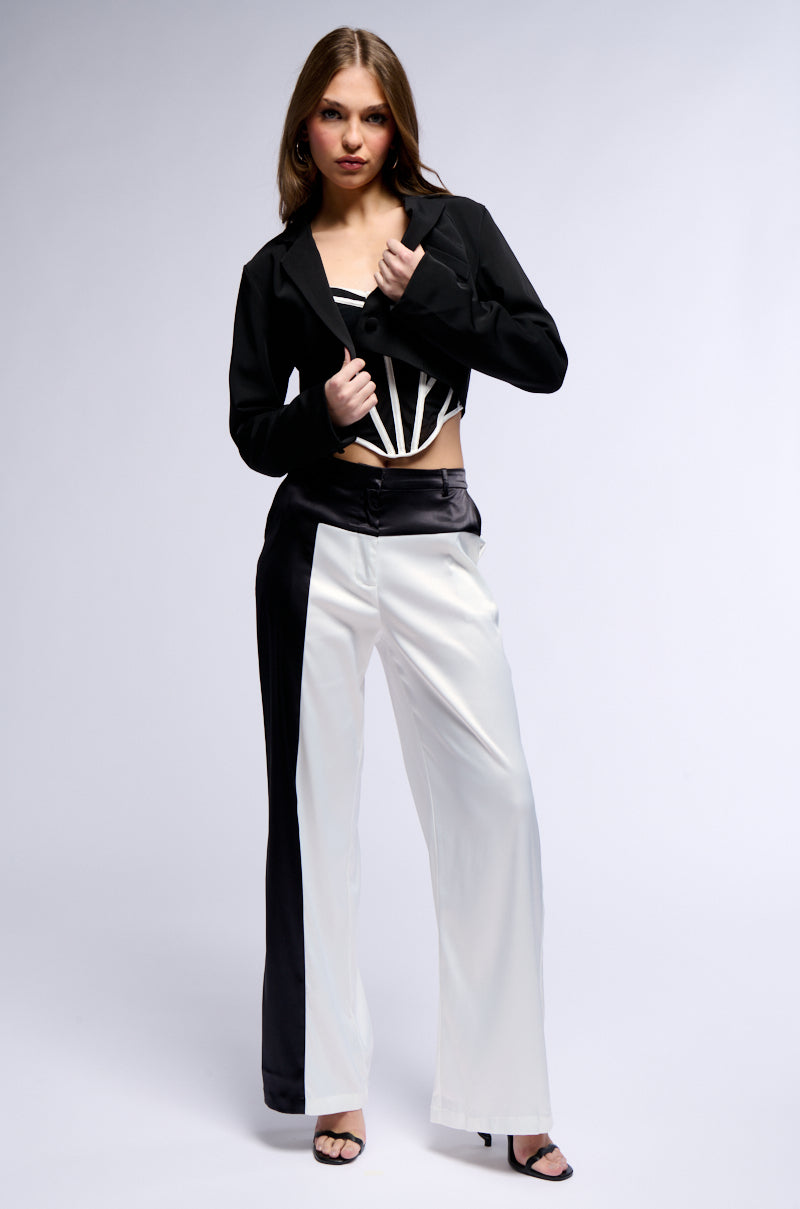 Extra View Classic Crop Blazer In Black