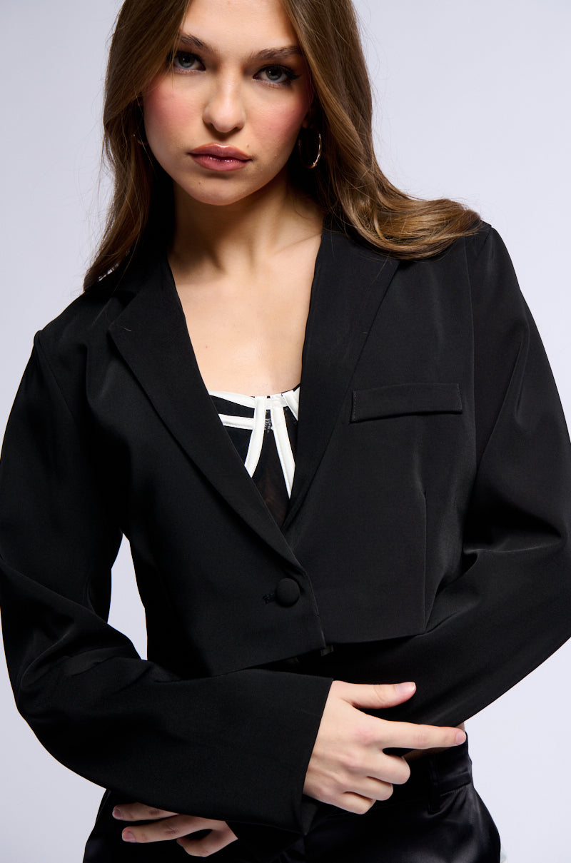 Side View Classic Crop Blazer In Black