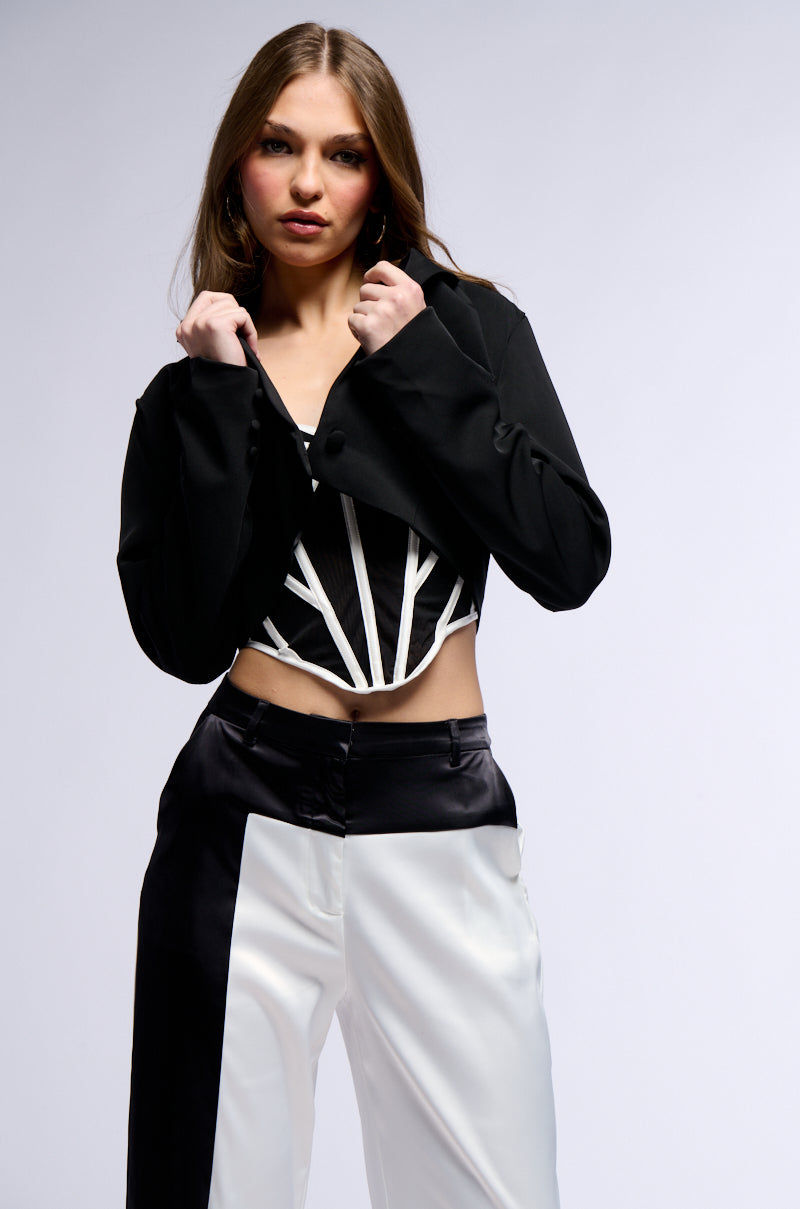 Detail View Classic Crop Blazer In Black