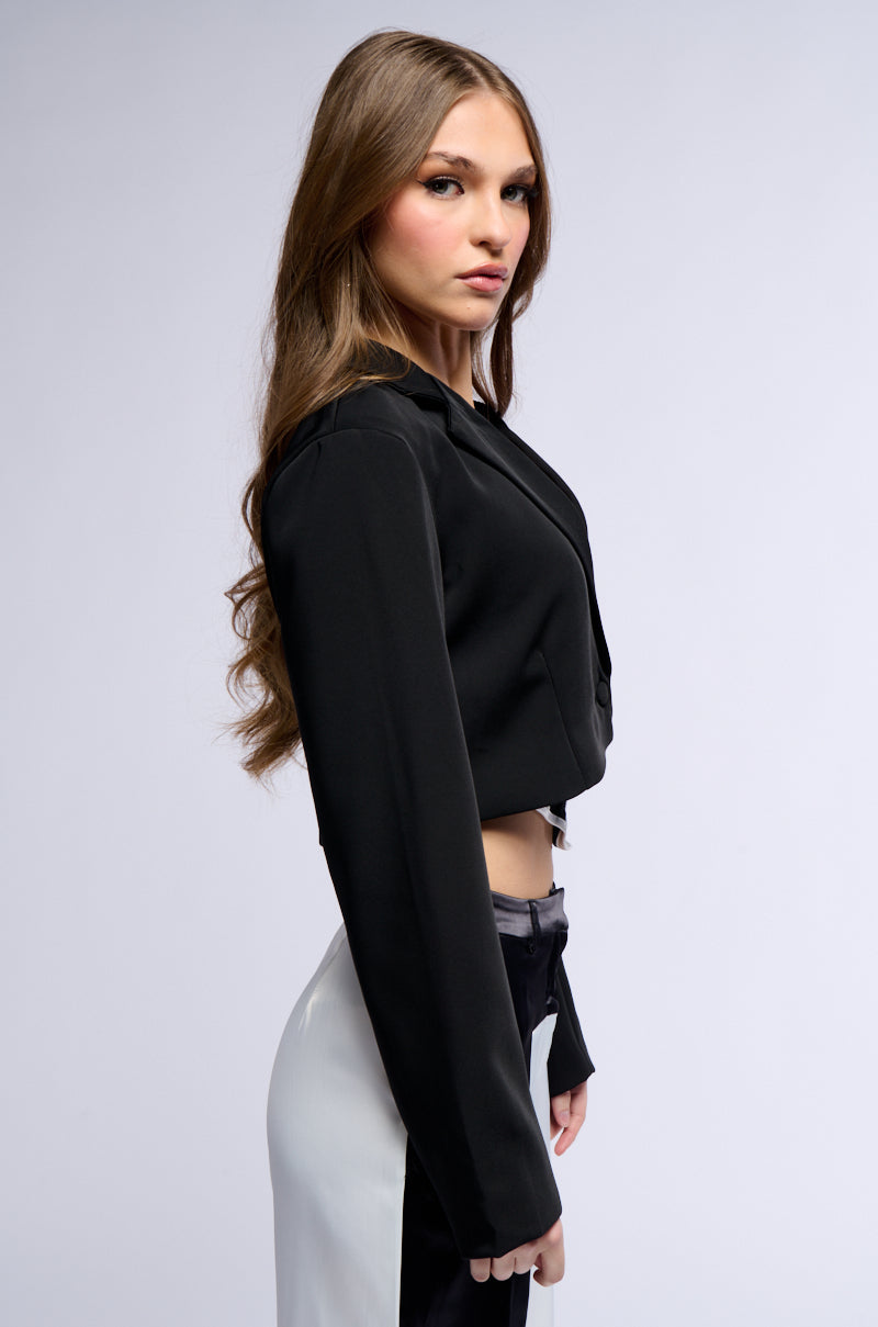 Extra View Classic Crop Blazer In Black