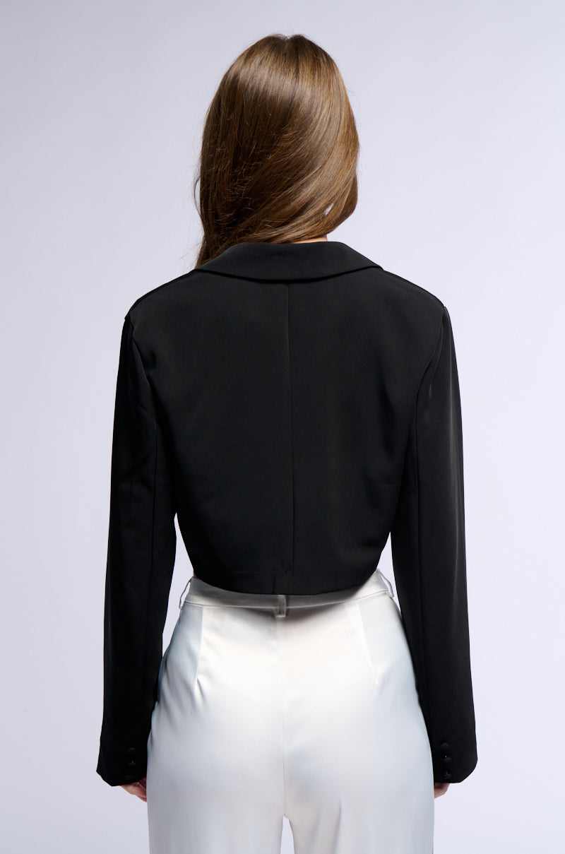 Extra View Classic Crop Blazer In Black