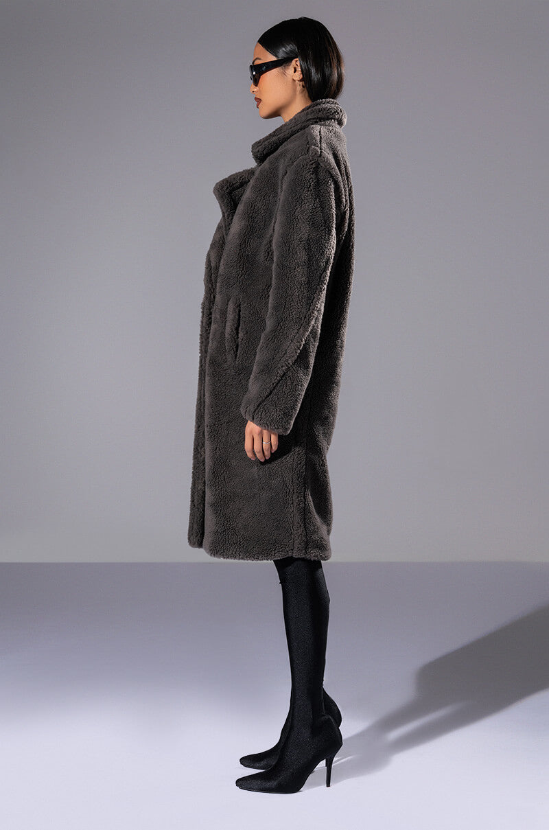 Detail View Classic Teddy Trench In Grey