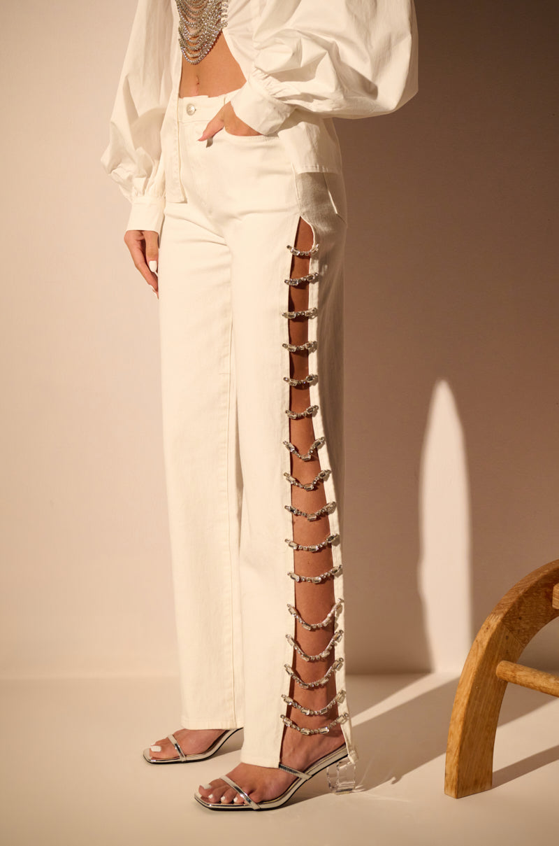 COVERED IN DIAMONDS RELAXED JEANS IN WHITE view 0