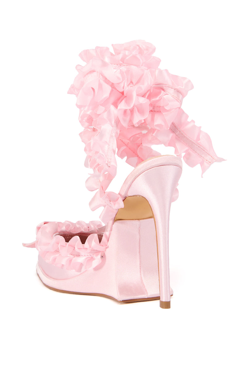 Full View Damian Pink Ruffle Detail Pump