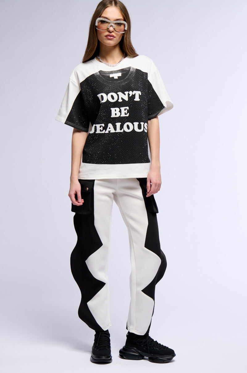 Extra View Dont Be Jealous Graphic Tee