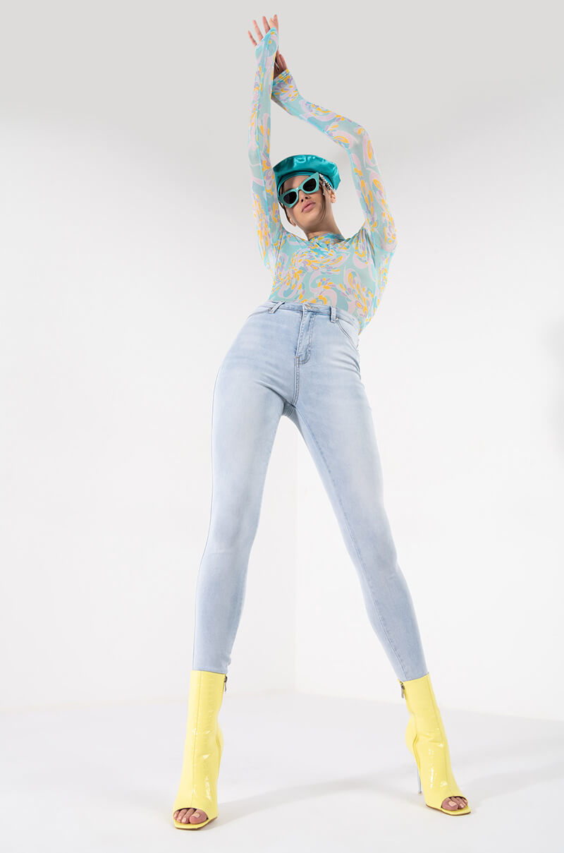 Side View Flex-fit High Waisted Super Stretchy Skinny Jeans