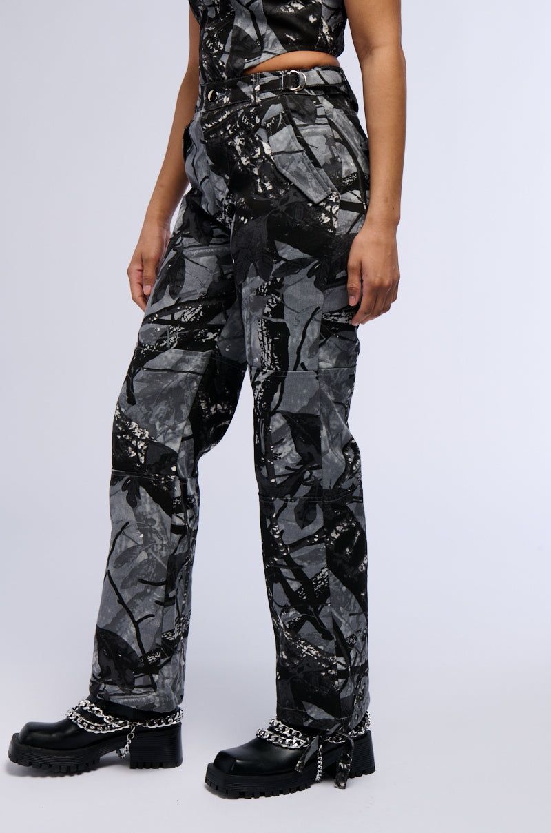 Detail View Grounded Energy Printed Woven Wide Leg Cargo Pant 3