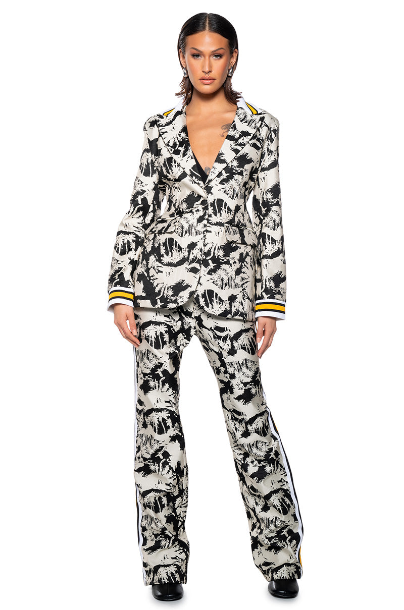 Side View Indifferent Contrast Trim Trouser Pant