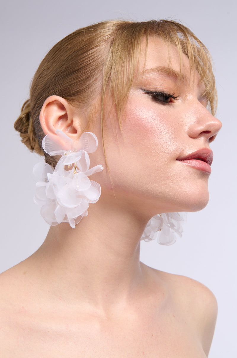 Front View Its Giving Femme Hoop