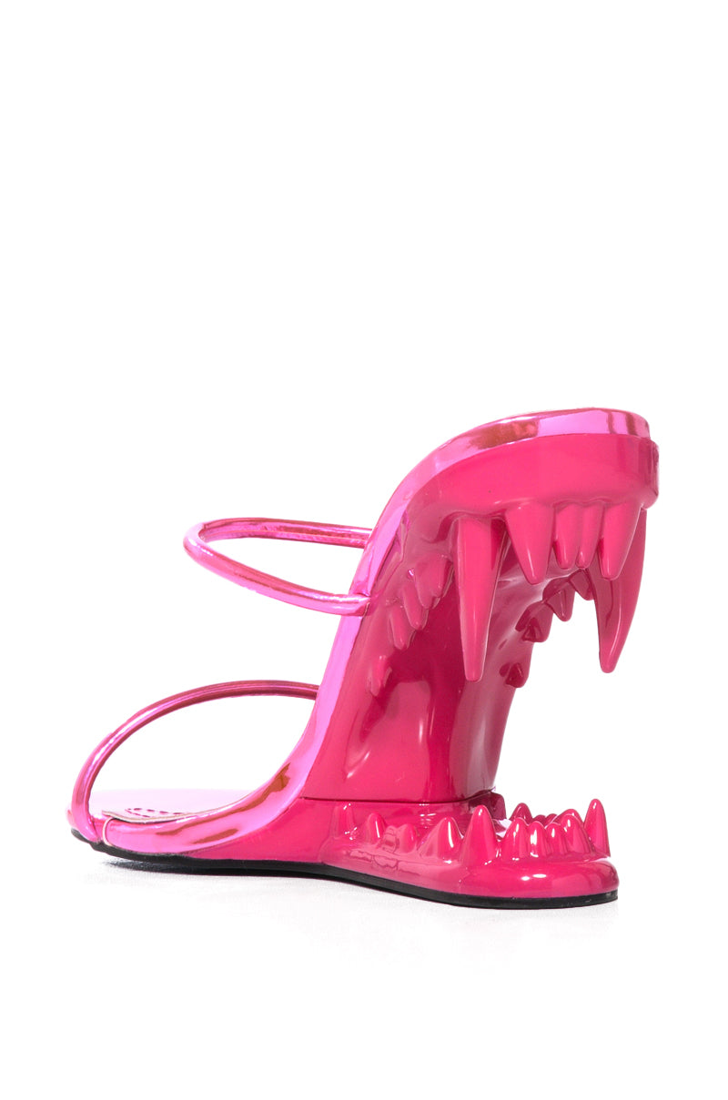 Detail View Kadin Pink Teeth Sandal