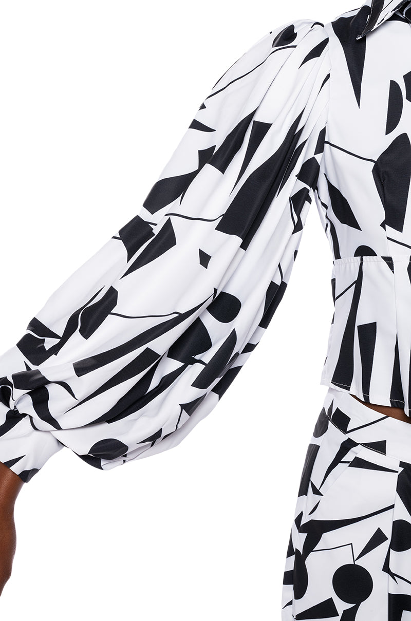Extra View Lennon Printed Puff Sleeve Open Back Button Down Blouse