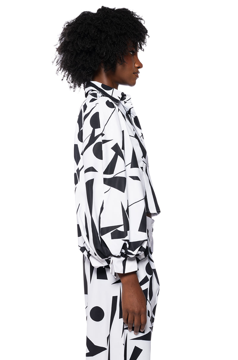 Extra View Lennon Printed Puff Sleeve Open Back Button Down Blouse