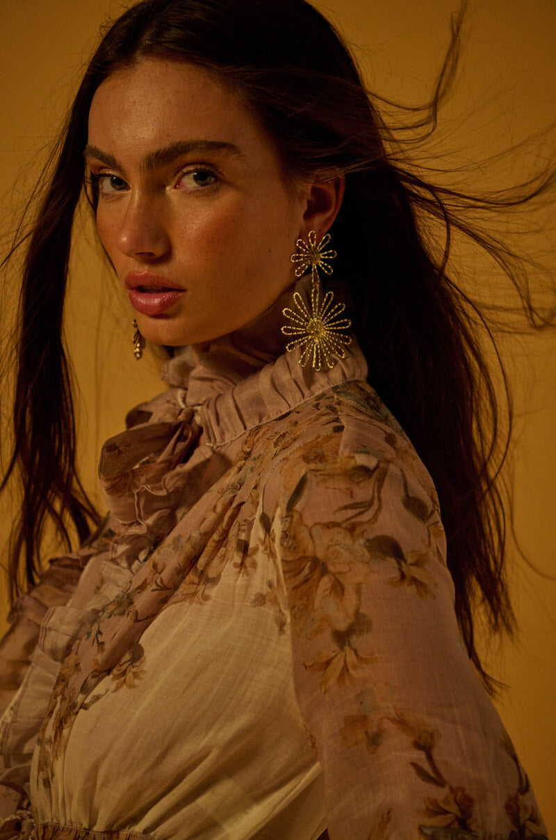 Extra View Let Me Blossom Earring In Gold