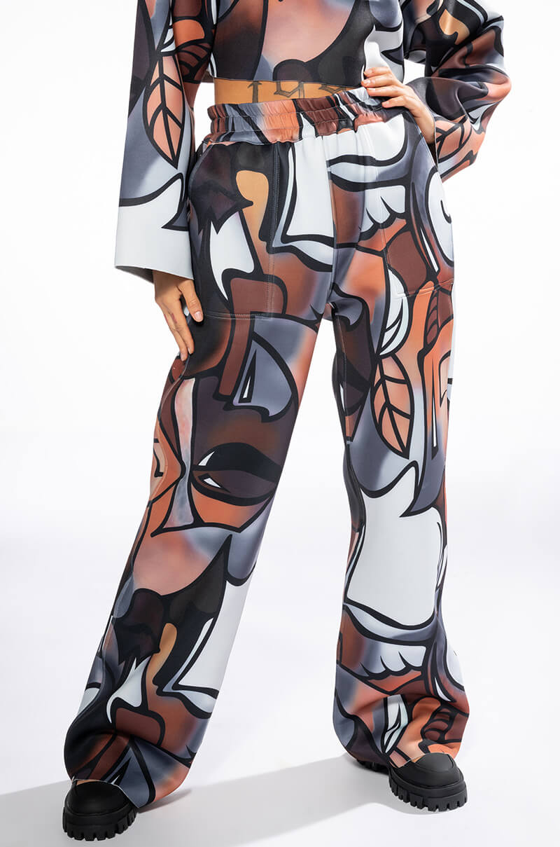 Front View Main Squeeze Reversible Printed Scuba Wide Leg Jogger 0
