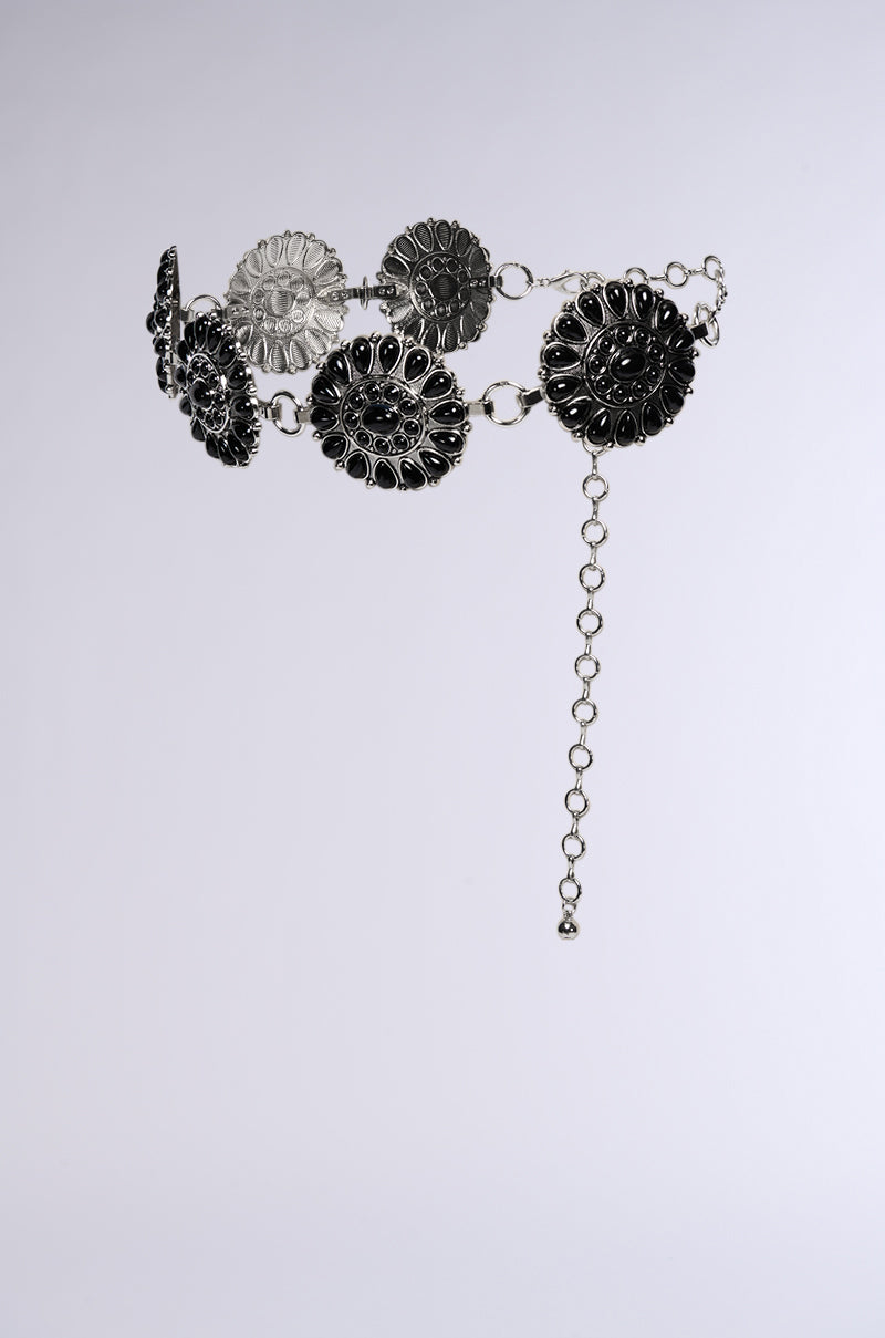 Detail View Maliboo Circle Chain Belt