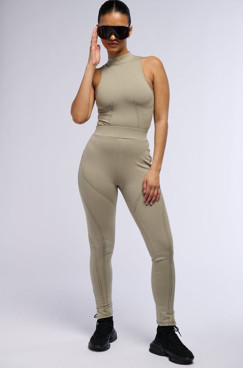 Back View Model Off Duty High Waist Legging In Green
