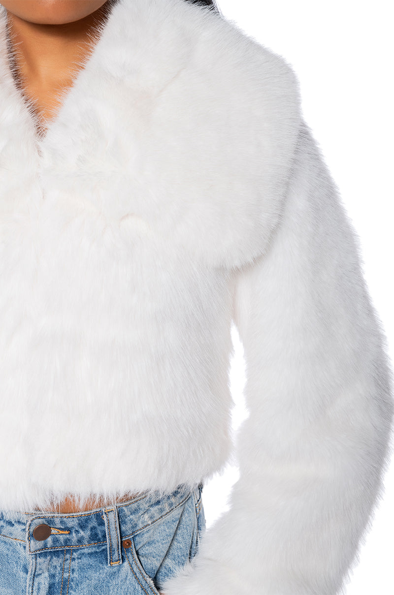 Extra View Nefty Soft Faux Fur Jacket In White