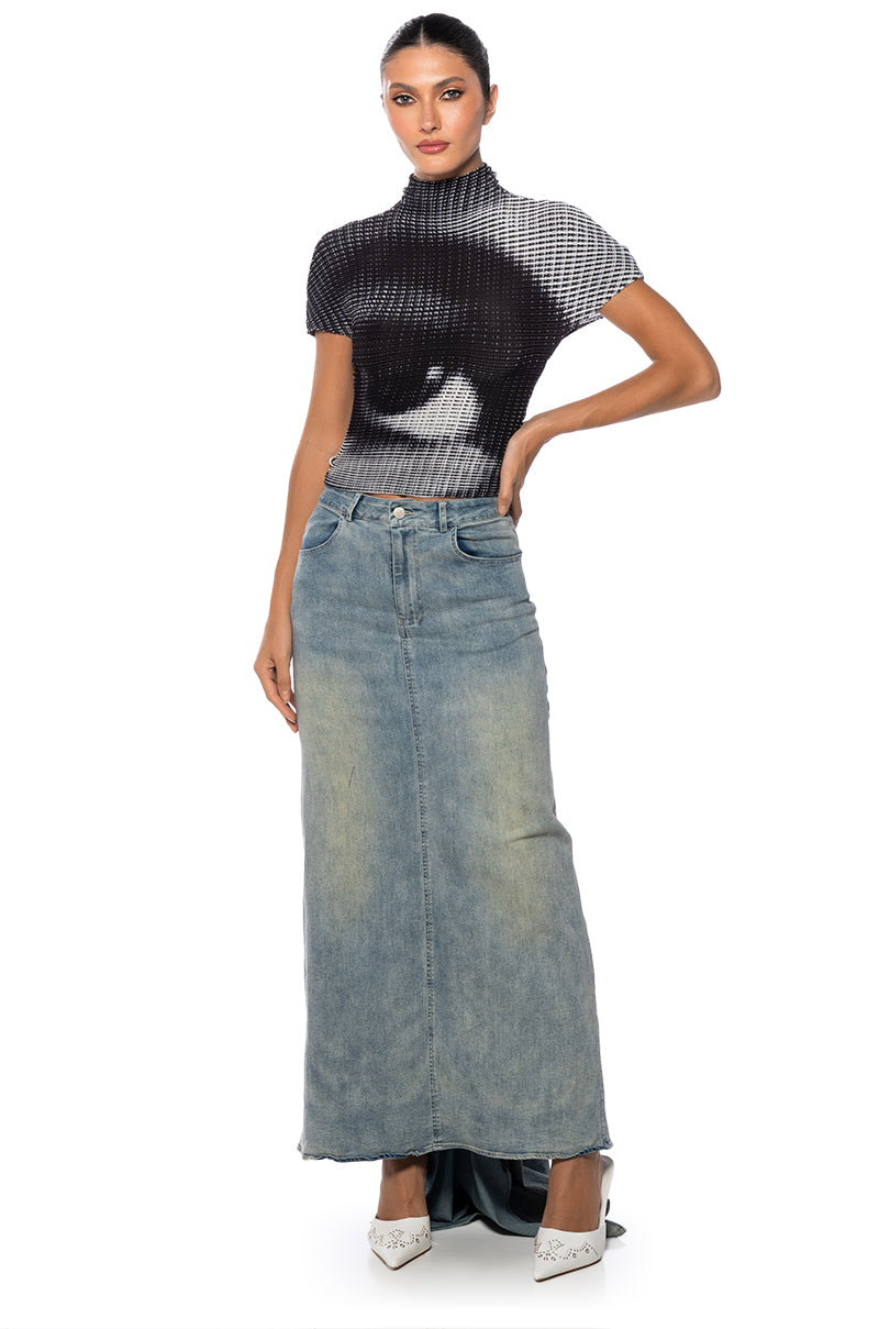 Side View Never Distracted Textured Short Sleeve Mock Neck Tee