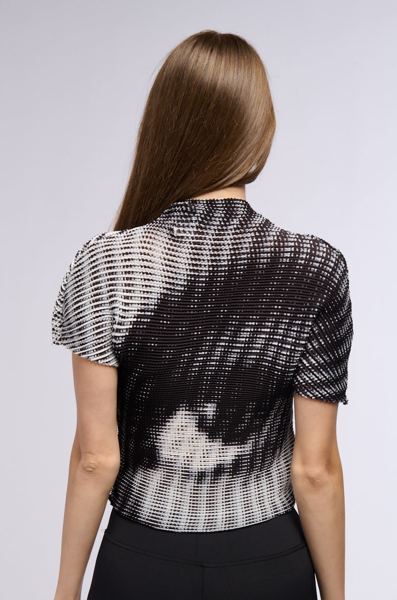 Full View Never Distracted Textured Short Sleeve Mock Neck Tee