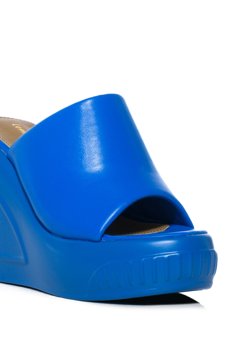 Full View Ocean Eyes Wedge Sandal In Blue 4