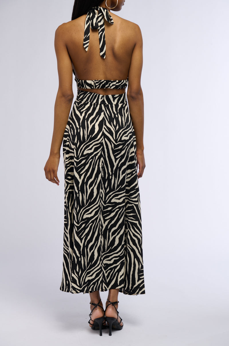 ON HOLIDAY PRINTED MIDI DRESS – AKIRA