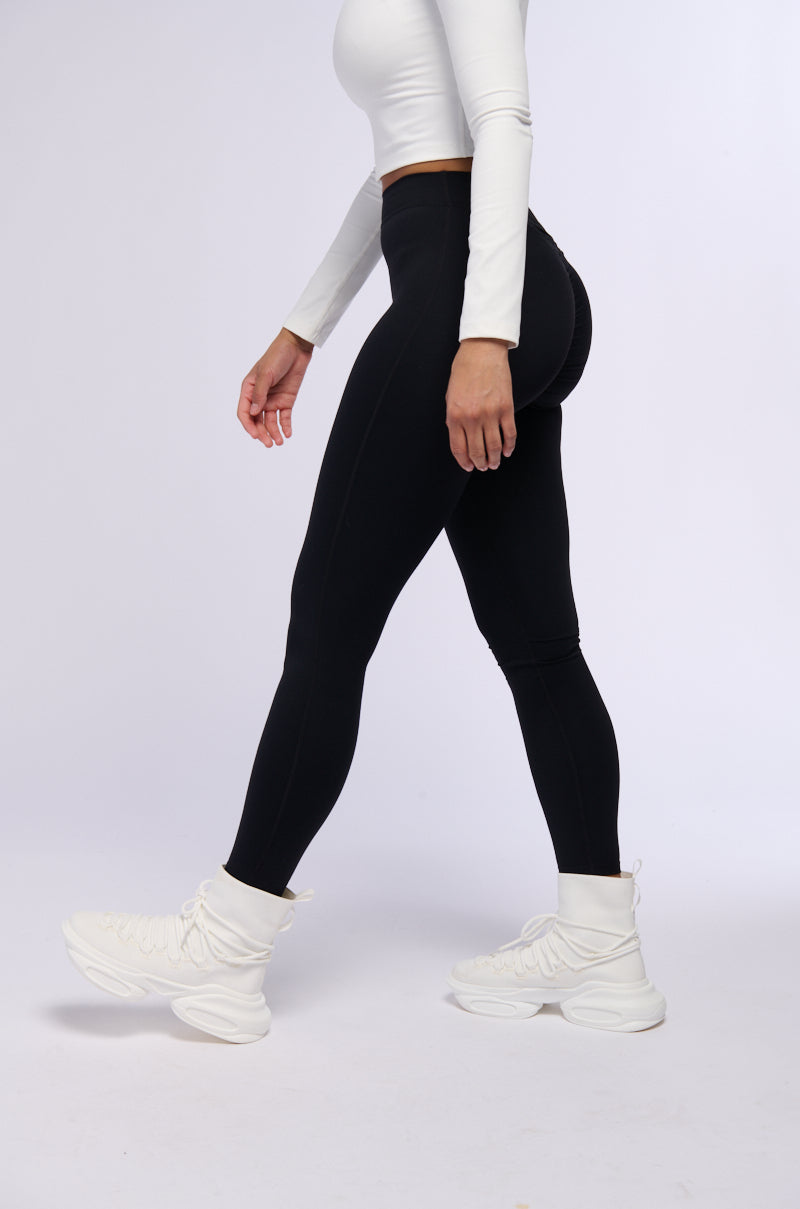 Side View On The Run Ruched Legging In Black 2