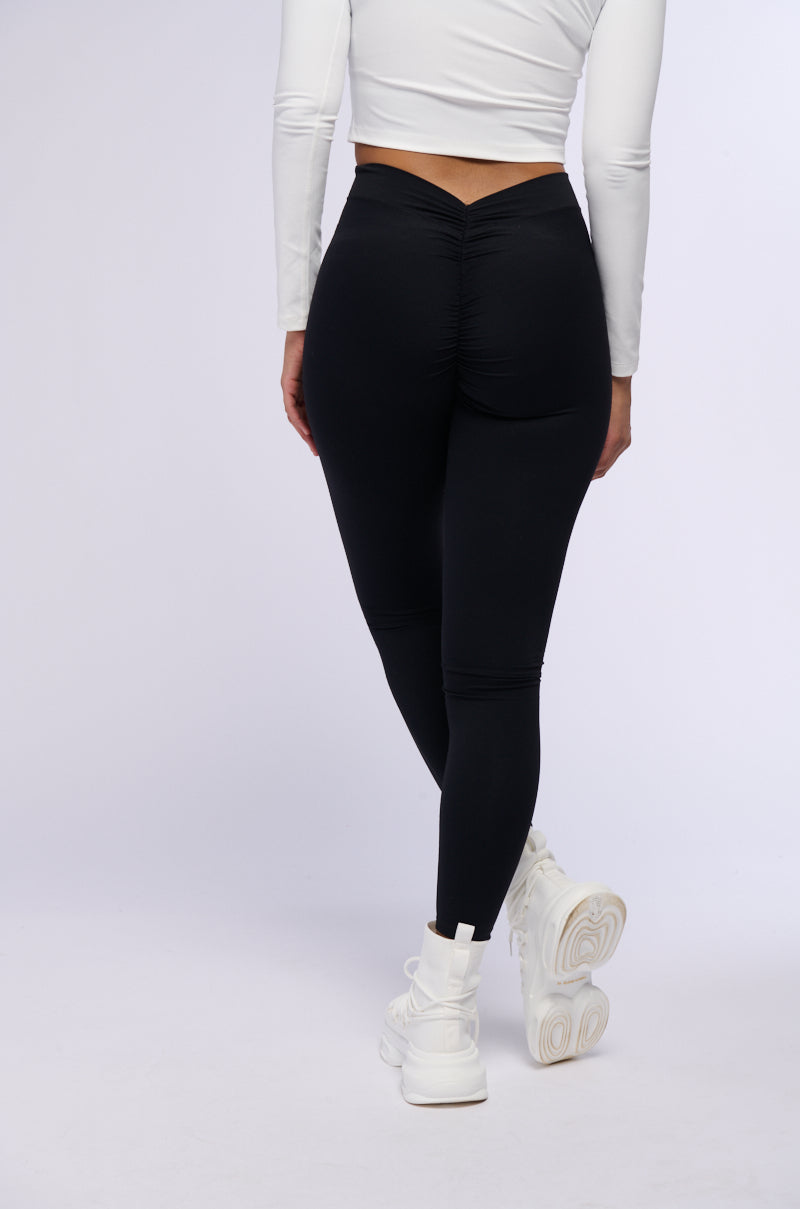 Detail View On The Run Ruched Legging In Black 3