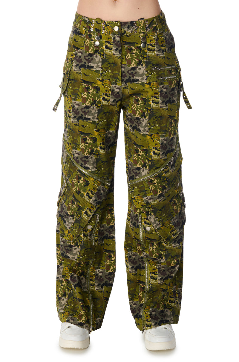 Detail View Out Of Sight Cargo Camo Wide Leg Pant 3