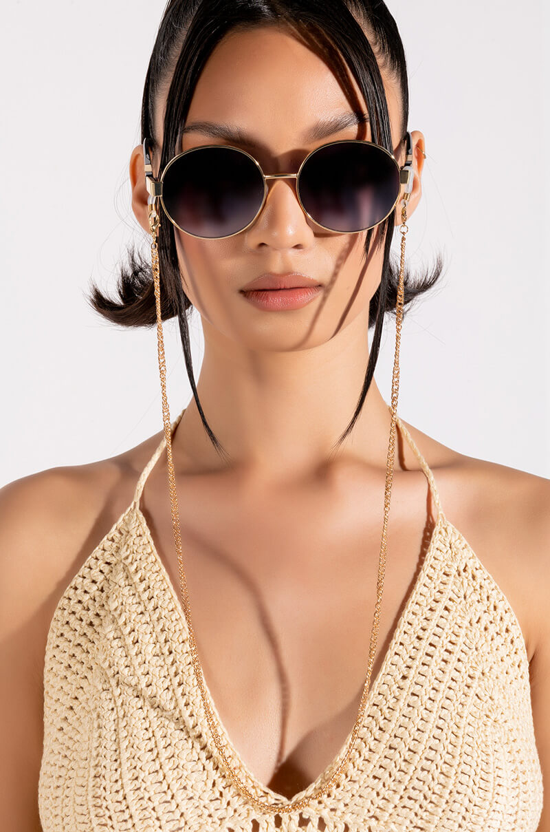 Front View Over It Chain Sunnies