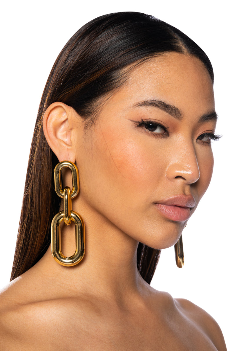 OVERSIZED LINK EARRING IN GOLD view 0
