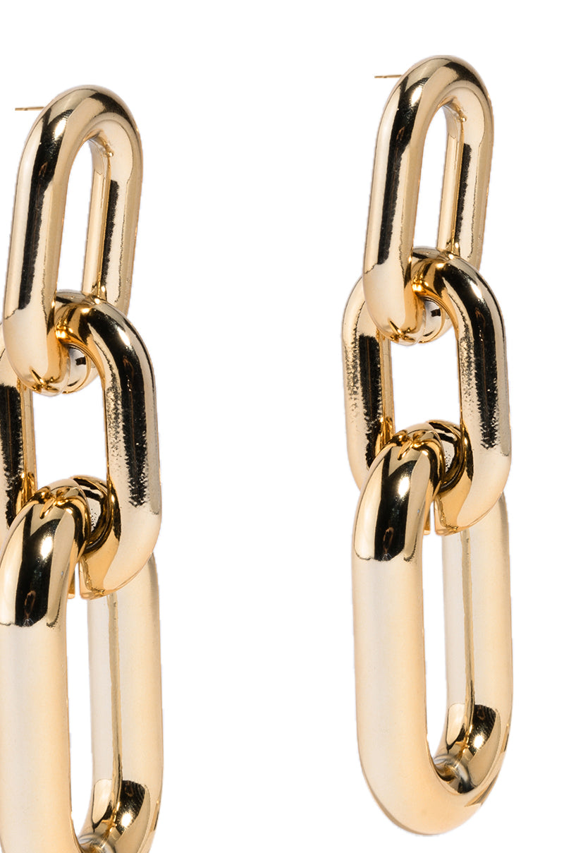 Detail View Oversized Link Earring In Gold