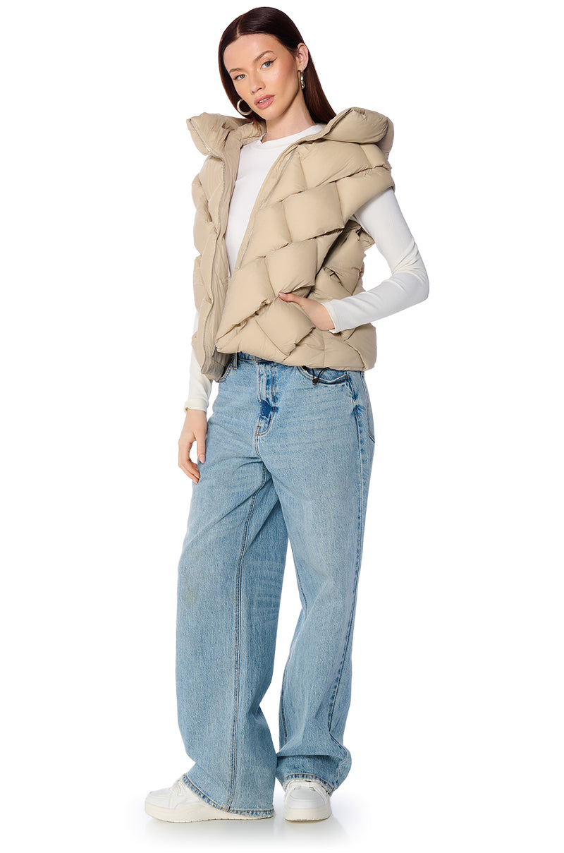 Detail View Paddington Weave Puffer Vest In Tan 4