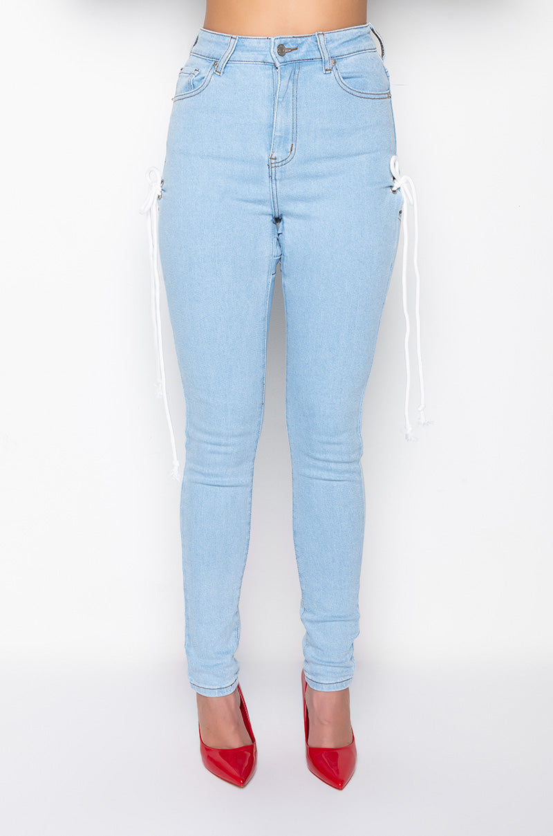 Front View Peek-a-booty Skinny Jeans 0