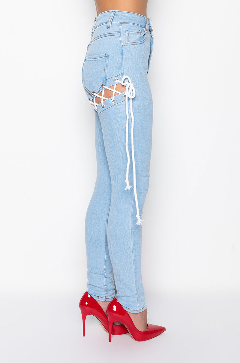 Side View Peek-a-booty Skinny Jeans 2