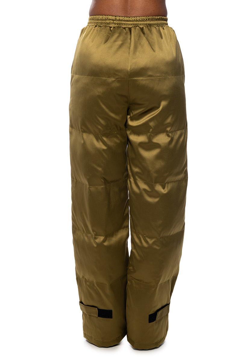 Extra View Peri Peri Wide Leg Puffer Pant In Olive