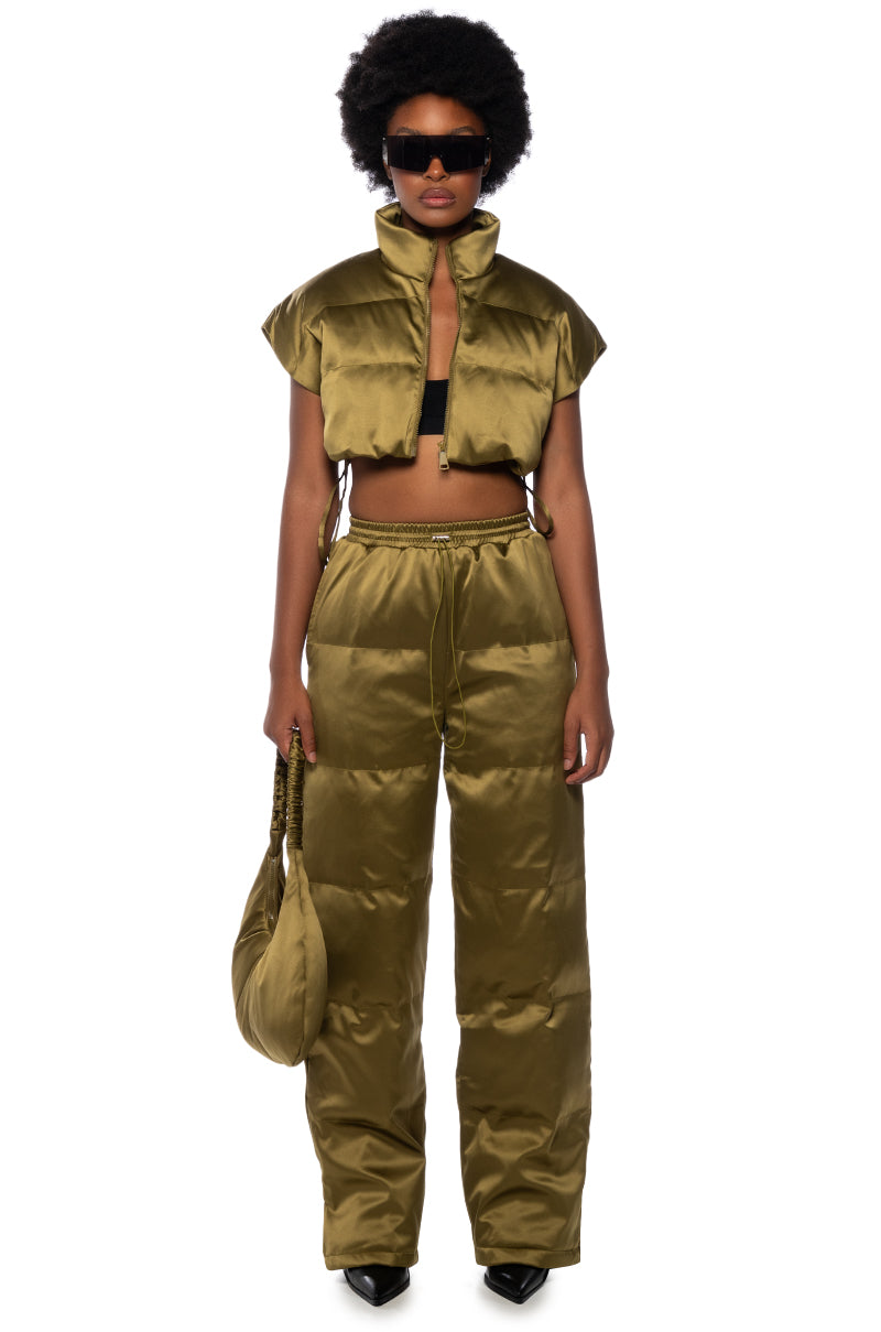 Extra View Peri Peri Wide Leg Puffer Pant In Olive